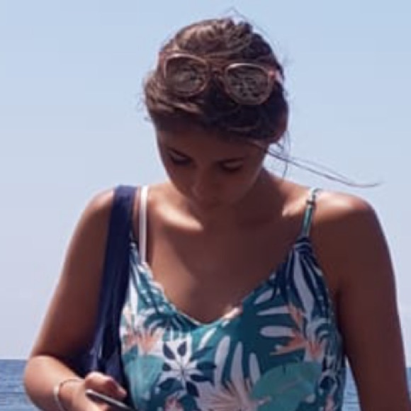 Meet your Posher, Jade - Picture 1 of 1